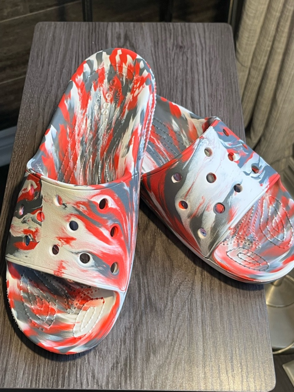 Crocs Classic Slide Sandals Red Grey White Marbled Comfort Slides EUC
M10 | W12